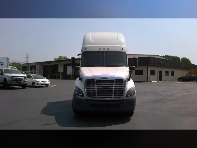 2019 Freightliner X12564ST