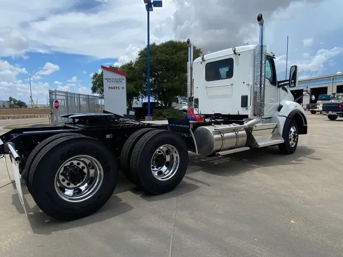 2025 Kenworth T880