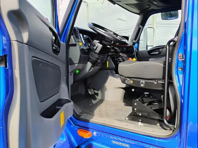 2022 International LT625