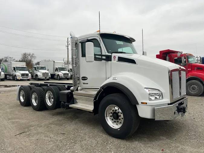 2025 Kenworth T880