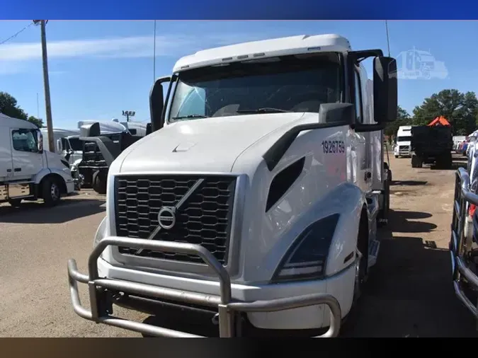2020 VOLVO VNR62T400