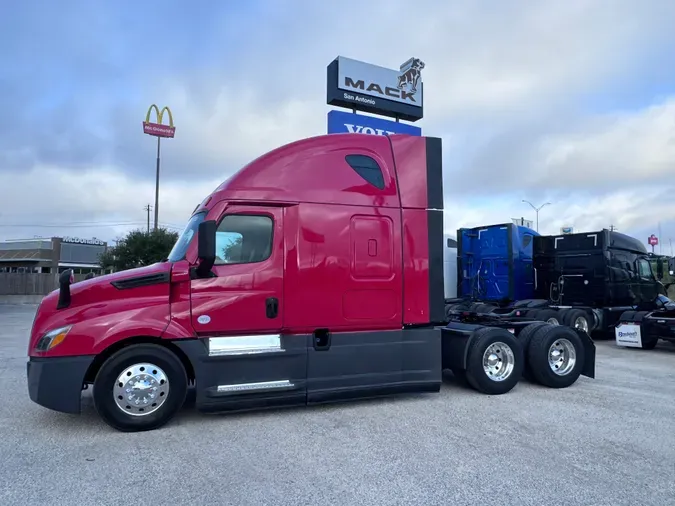 2021 FREIGHTLINER CASCADIA 126