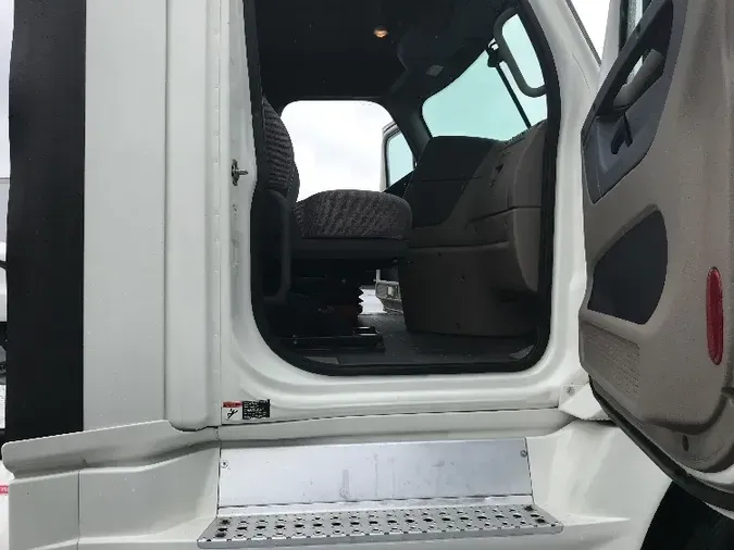 2017 Freightliner X12564ST