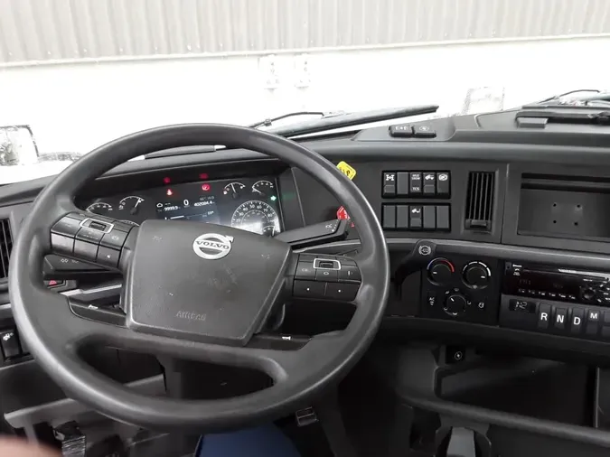 2019 VOLVO VNL64T-300