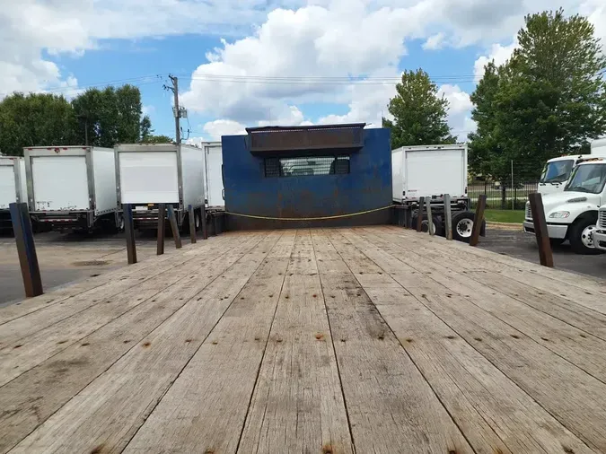 2018 FREIGHTLINER M2 106