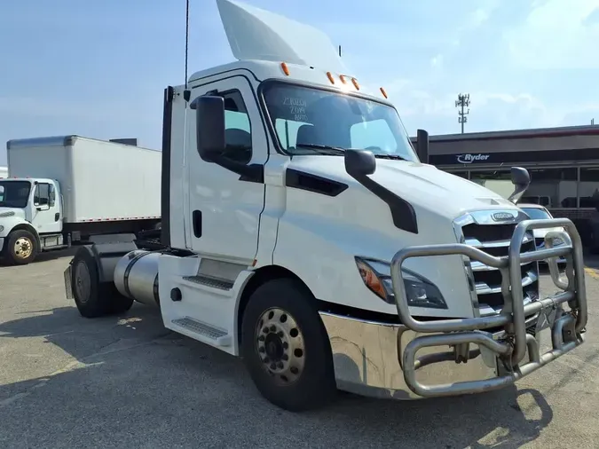 2019 FREIGHTLINER NEW CASCADIA 116