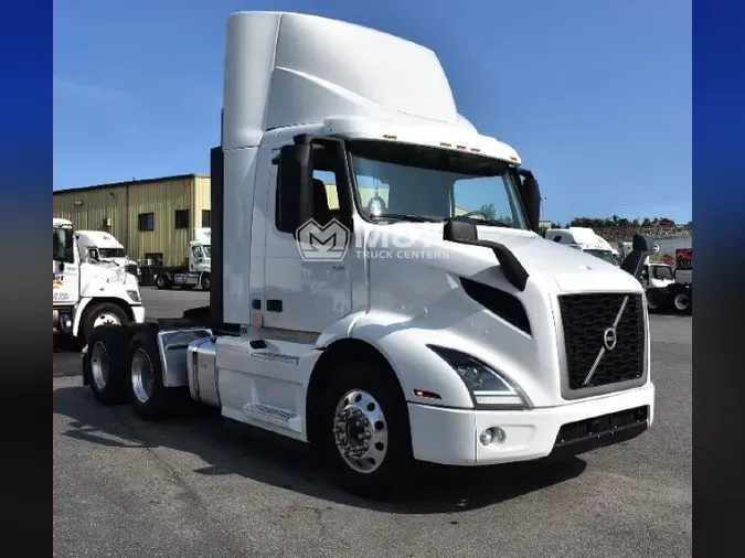 2022 VOLVO VNR64T300