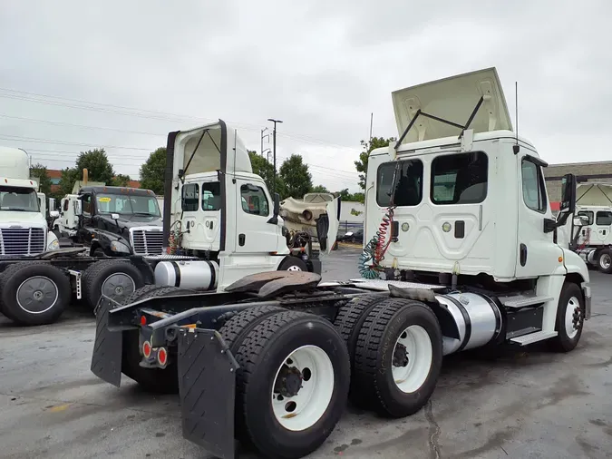 2016 FREIGHTLINER/MERCEDES CASCADIA 125