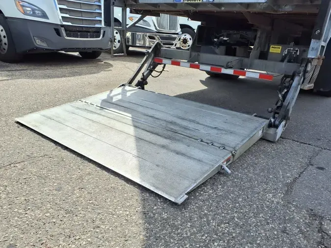 2017 FREIGHTLINER/MERCEDES M2 106