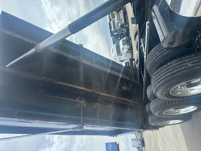 2017 MACK GU713