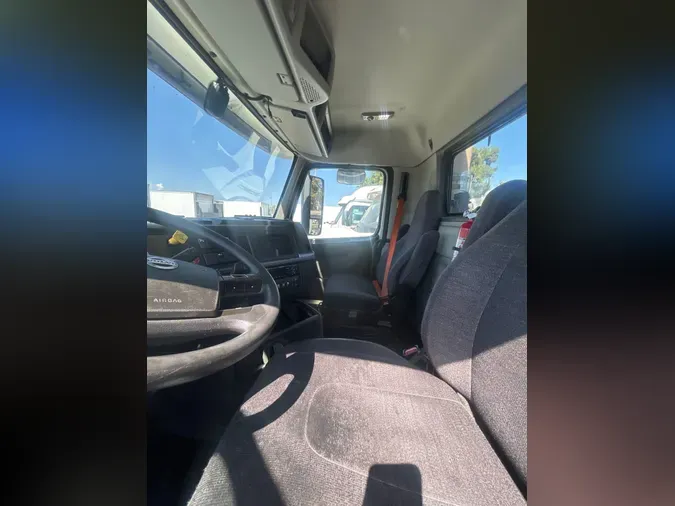 2019 VOLVO VNL64T-300