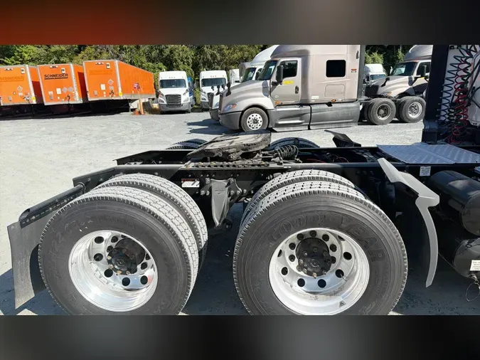 2020 Freightliner Cascadia 126