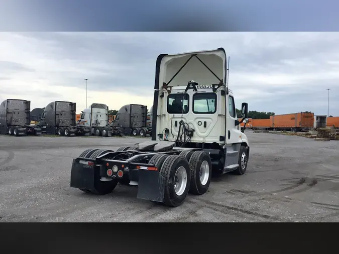 2019 Freightliner Cascadia 125