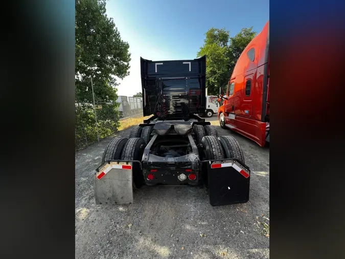 2020 VOLVO VNL64T-740