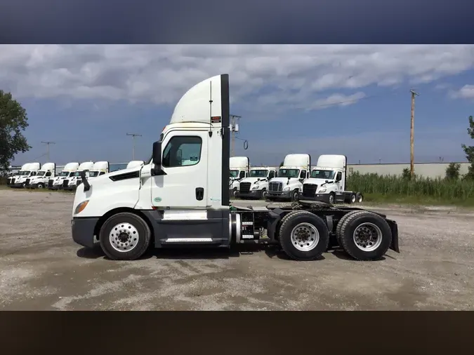 2020 Freightliner Cascadia 126098dbe67e4b8d7774ae00247236e983f