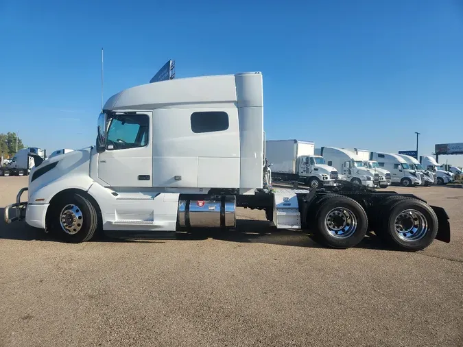 2020 VOLVO VNL64T740