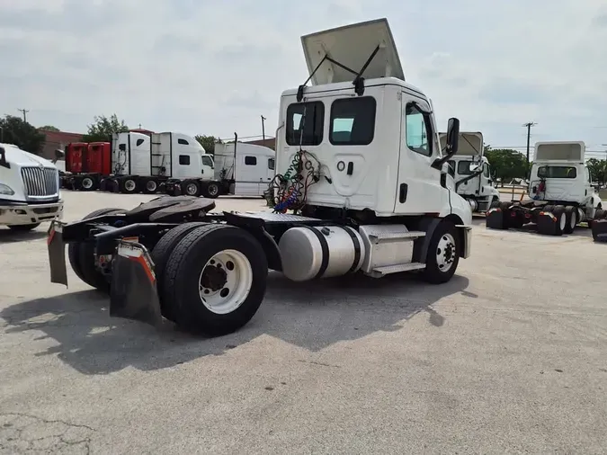 2020 FREIGHTLINER NEW CASCADIA 116
