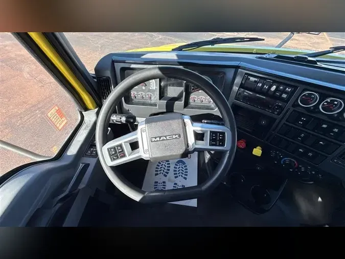 2022 MACK AN64T