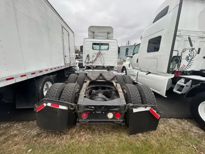 2019 VOLVO VNL64T-300