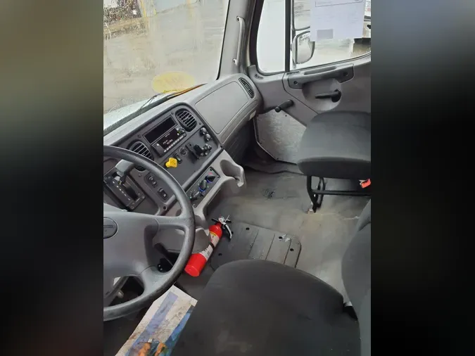 2017 FREIGHTLINER/MERCEDES M2 106