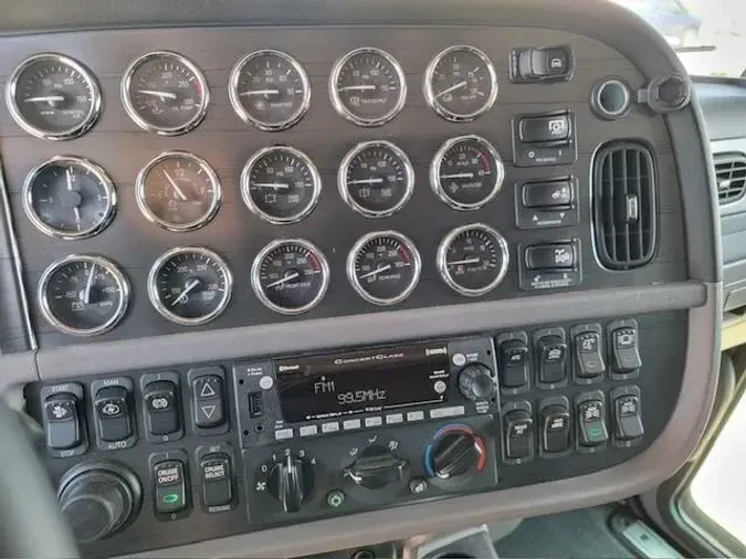 2022 Peterbilt 389