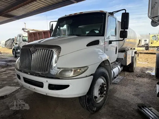 2004 INTERNATIONAL DURASTAR 4300