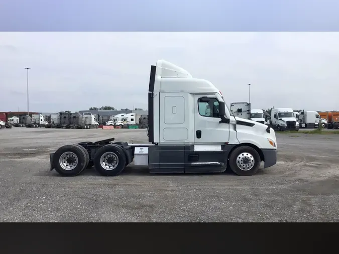2021 Freightliner Cascadia 126