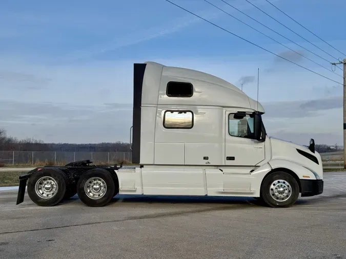 2023 VOLVO VNL64T860