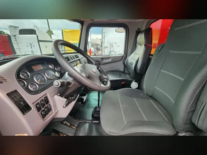 2020 Peterbilt 348
