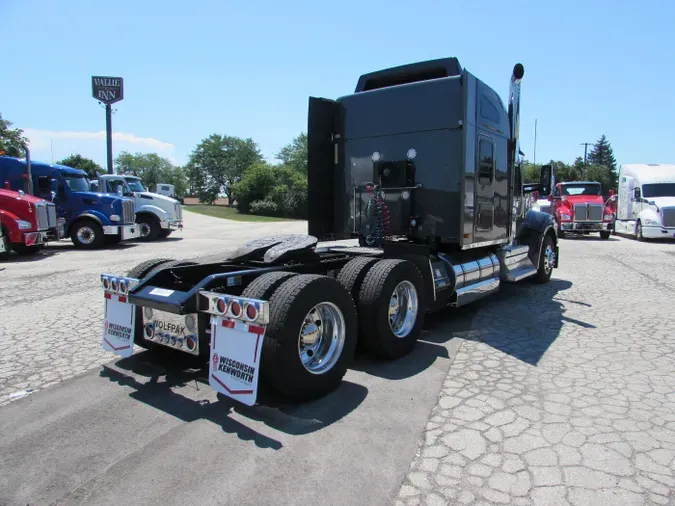 2024 Kenworth W990