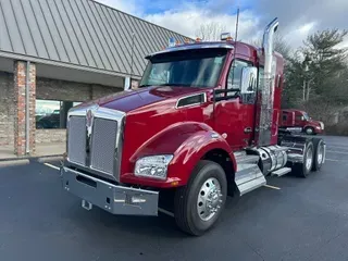 2025 Kenworth T880 40" Low Roof Sleeper