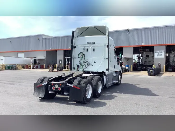 2020 Freightliner Cascadia 126