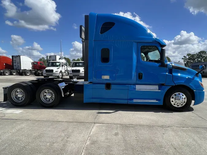 2019 Freightliner Cascadia 126