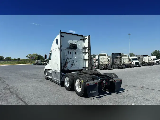 2023 Freightliner Cascadia 126