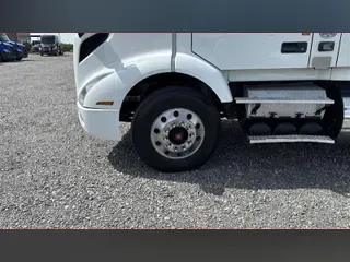 2019 VOLVO VNR400