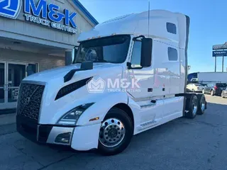 2021 VOLVO VNL64T760