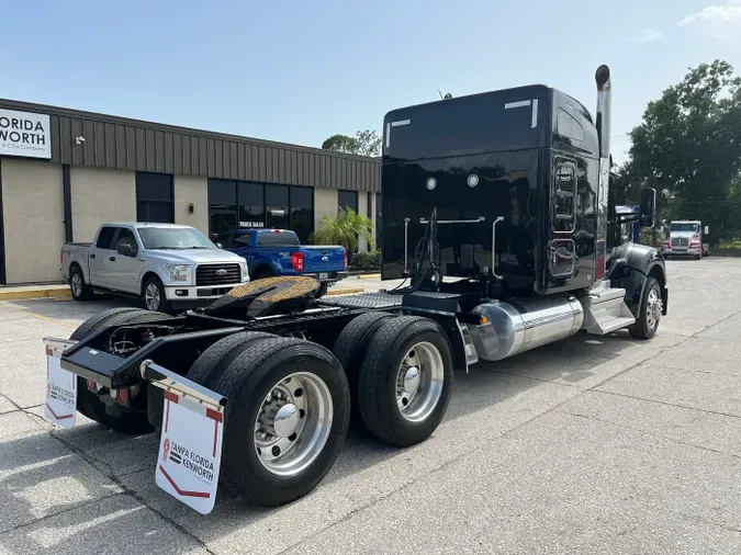 2020 Kenworth W990