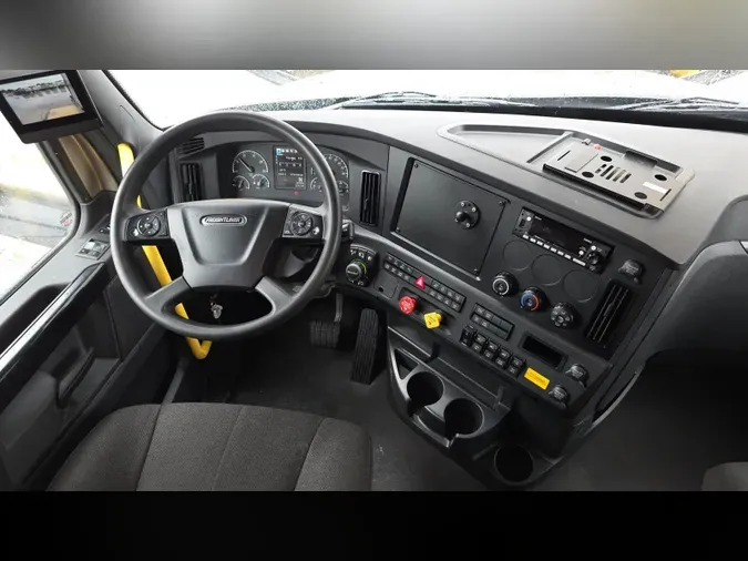 2025 Freightliner Cascadia 126