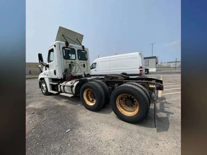 2016 FREIGHTLINER/MERCEDES CASCADIA 125