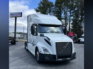 2020 VOLVO VNL64T760