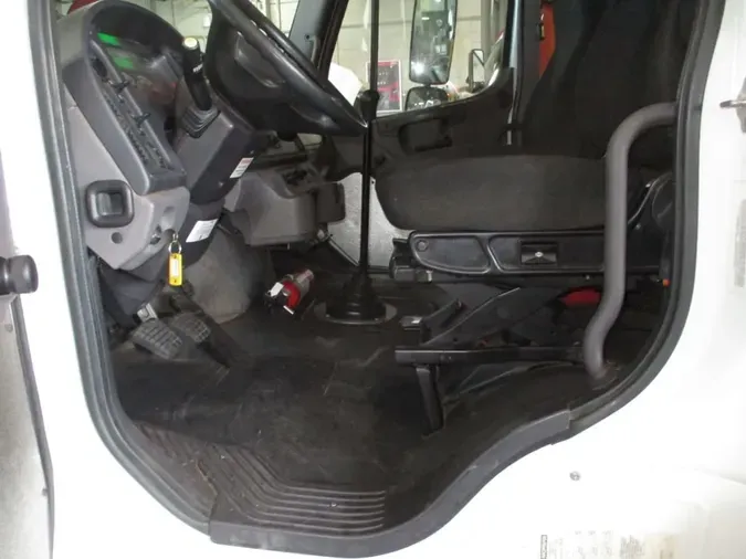 2018 FREIGHTLINER/MERCEDES M2 106