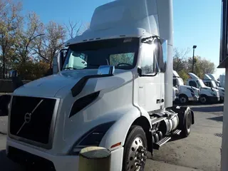 2019 VOLVO VNR42T 300