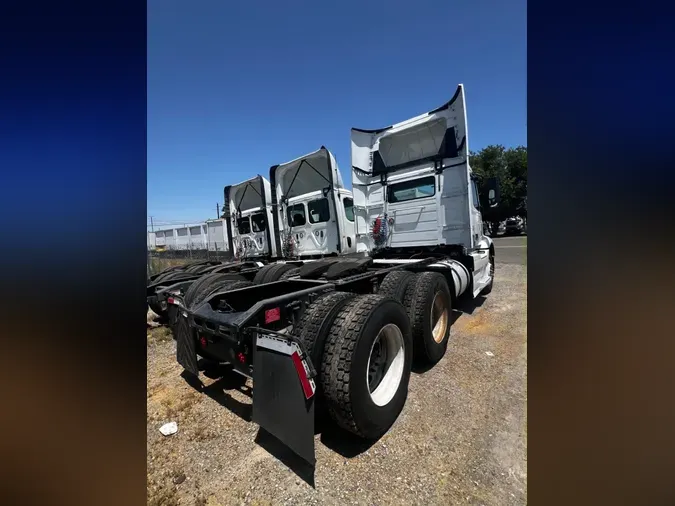 2018 VOLVO VNL64T-300