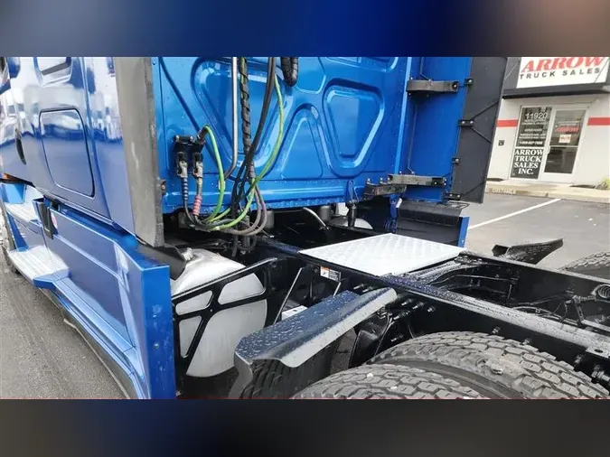 2021 FREIGHTLINER CA126