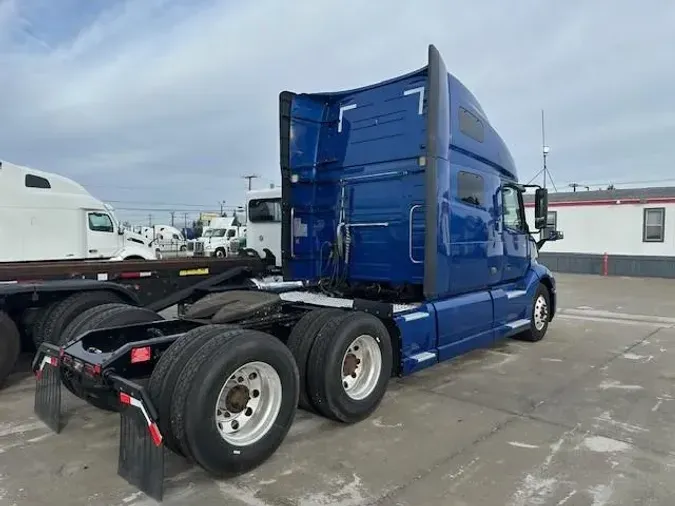 2021 Volvo VNL780