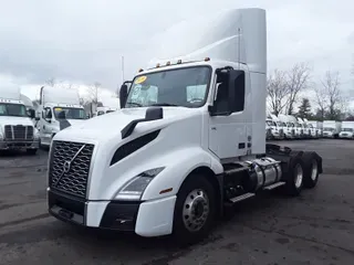 2020 VOLVO VNL64T-300