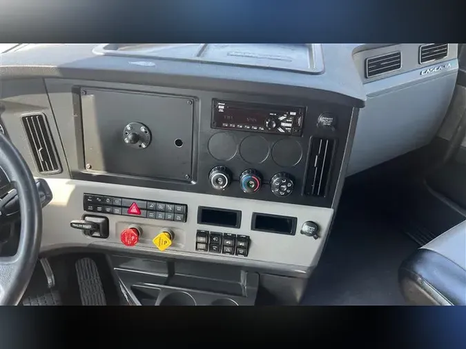 2021 FREIGHTLINER CA126
