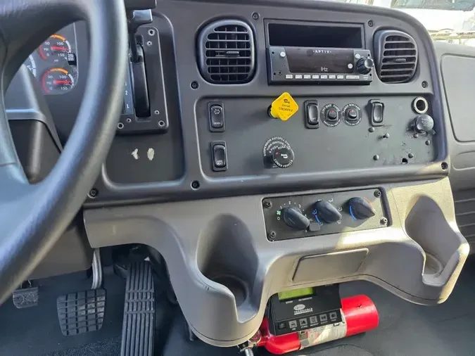 2017 FREIGHTLINER/MERCEDES M2 106