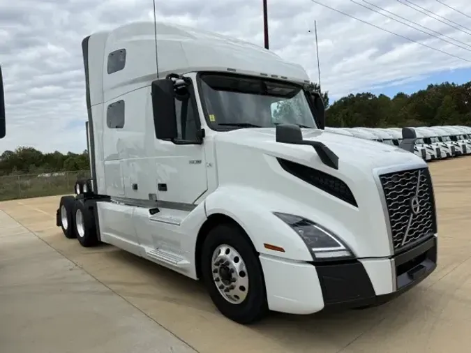 2022 VOLVO VNL760