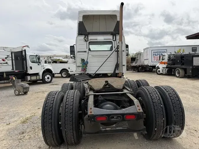2013 VOLVO VNL64T300